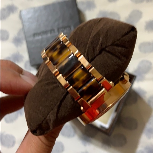 Michael Kors Watch - Picture 2 of 4